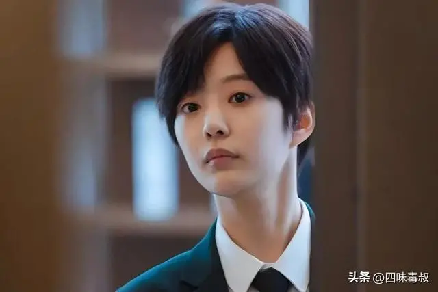 「短剧一姐」，想好后路了吗？封面图